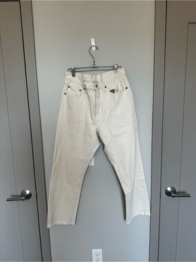 Levi's Off-White Cropped Ankle Jeans